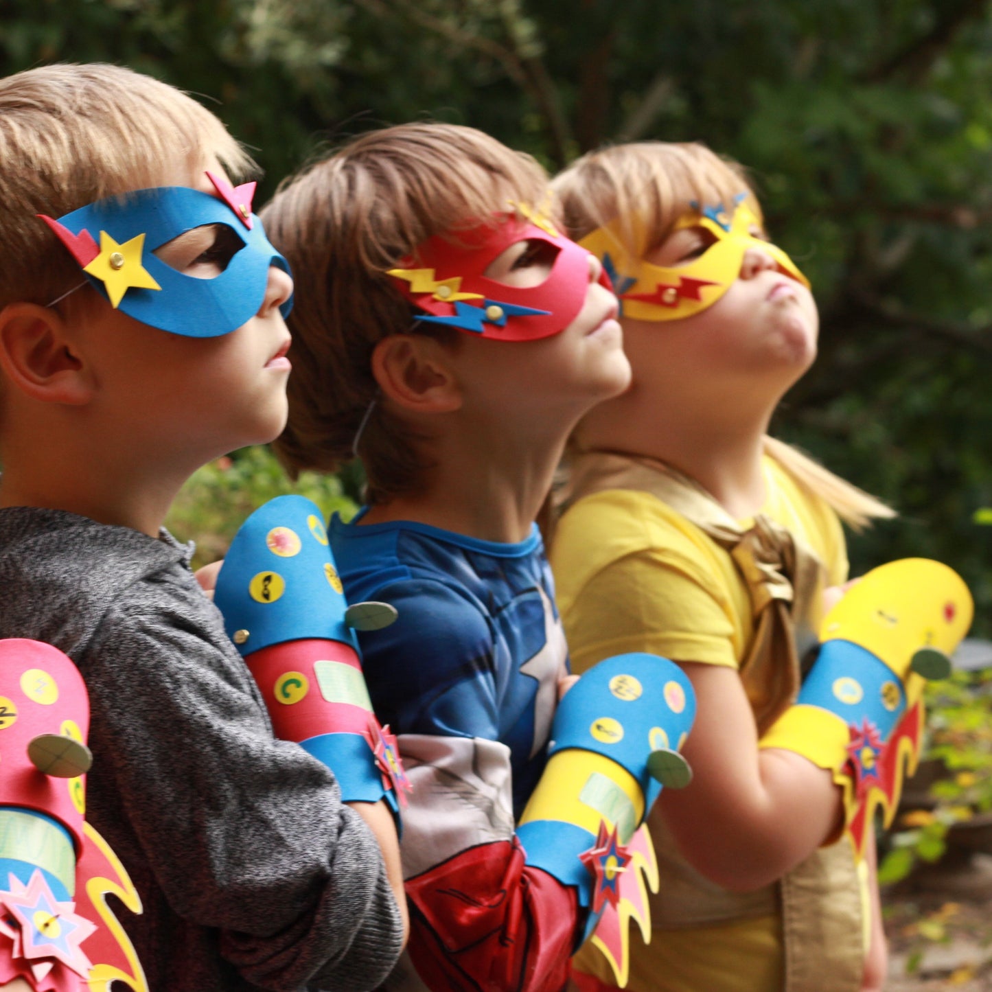 Coffret fabrication déguisement super-héros +1 livre - Kit bricolage/activité enfant en français l'atelier imaginaire