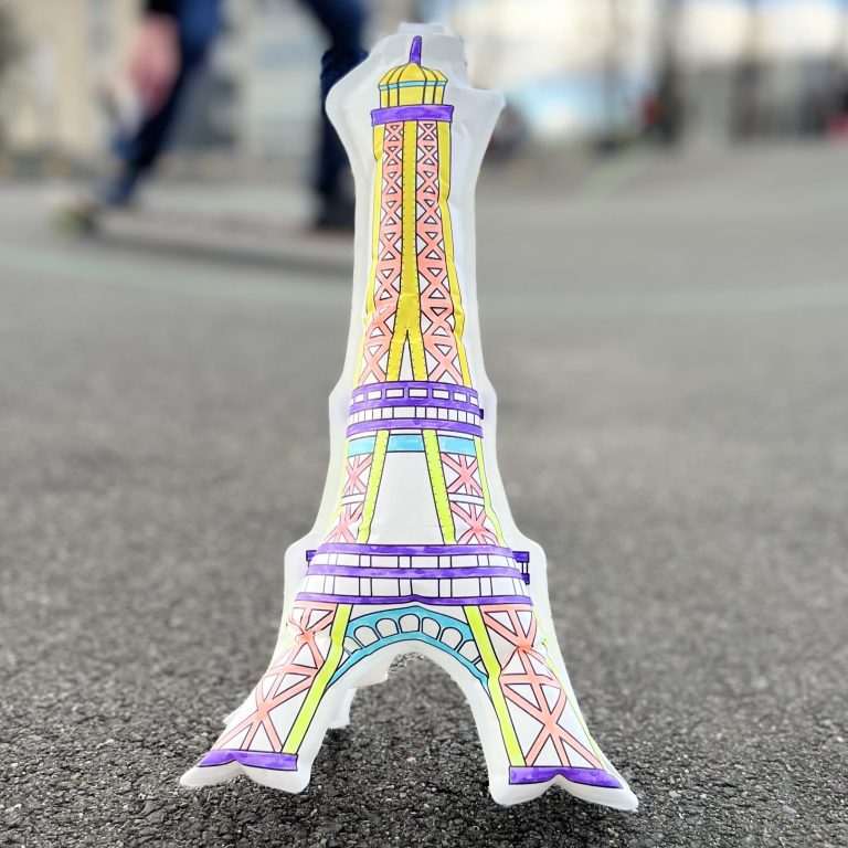 Coloriage gonflables- Tour Eiffel Géante à colorier Ara-Créative