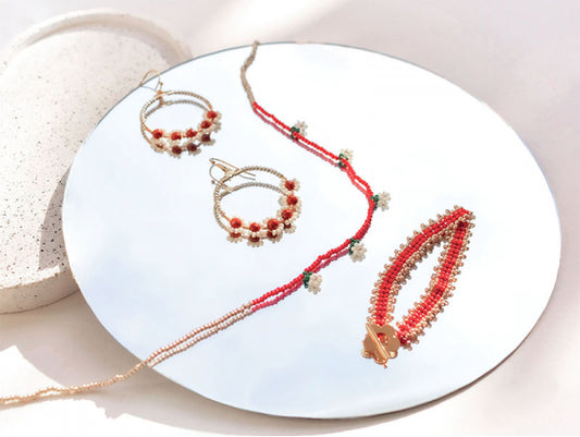 Collier bracelet et boucles d’oreilles en perles rouges