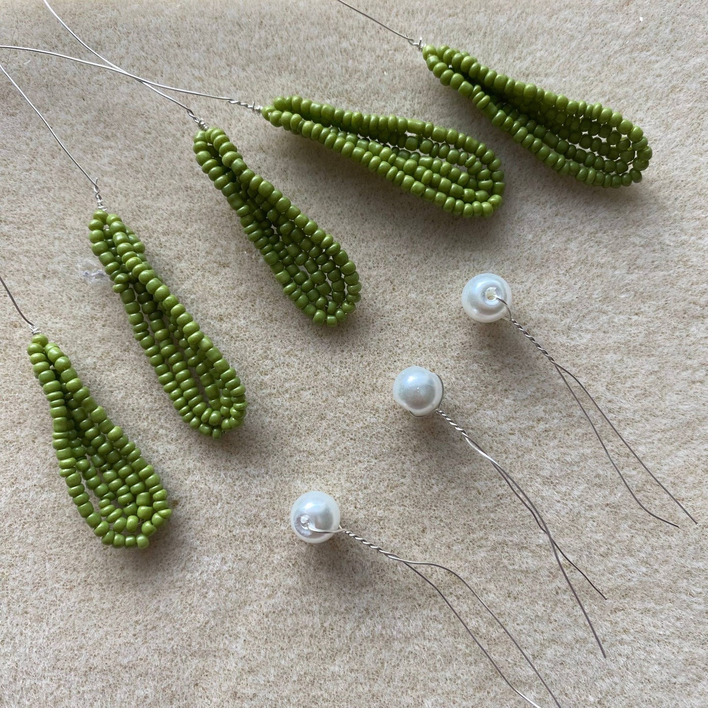 Un kit de création de couronnes de baisers d'hiver pour adultes. Cadeau créatif. The Beadology Shop