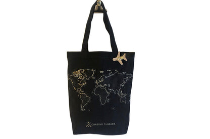 Sac fourre-tout Stitch Your Travels - Noir Chasing Threads Ltd