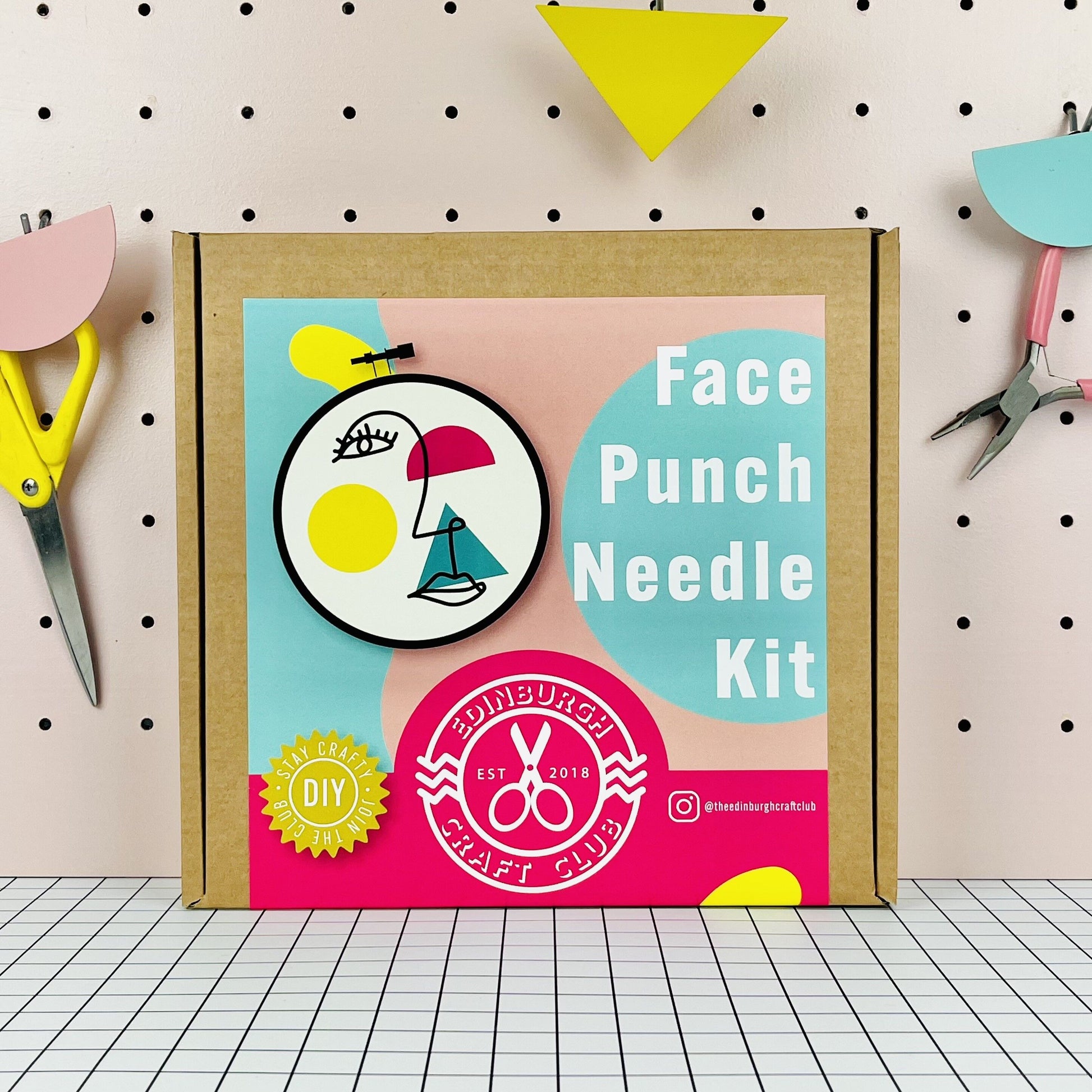 Kit Punch Needle visage abstrait The Edinburgh Craft Club
