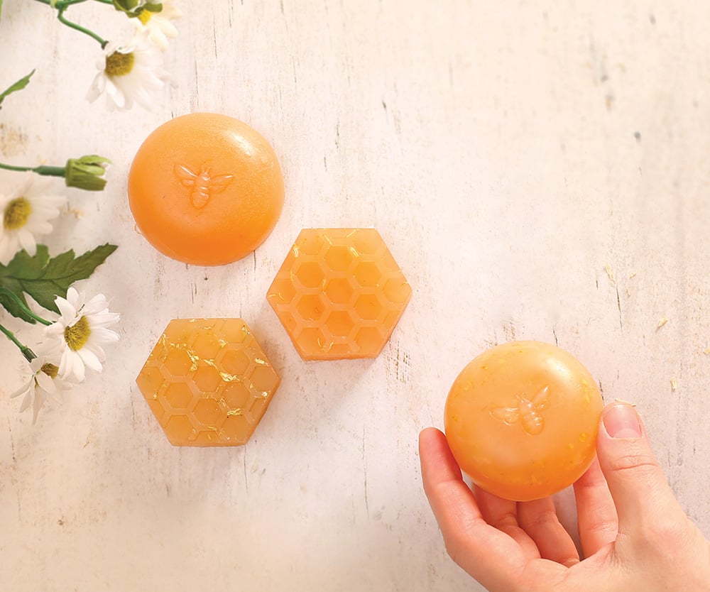 Kit fabrication savon - Graine créative - Miel et Camomille – JOY - Concept  Store