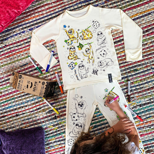 Pyjama à colorier aux couleurs des Paresseux endormis Selfie Craft Co
