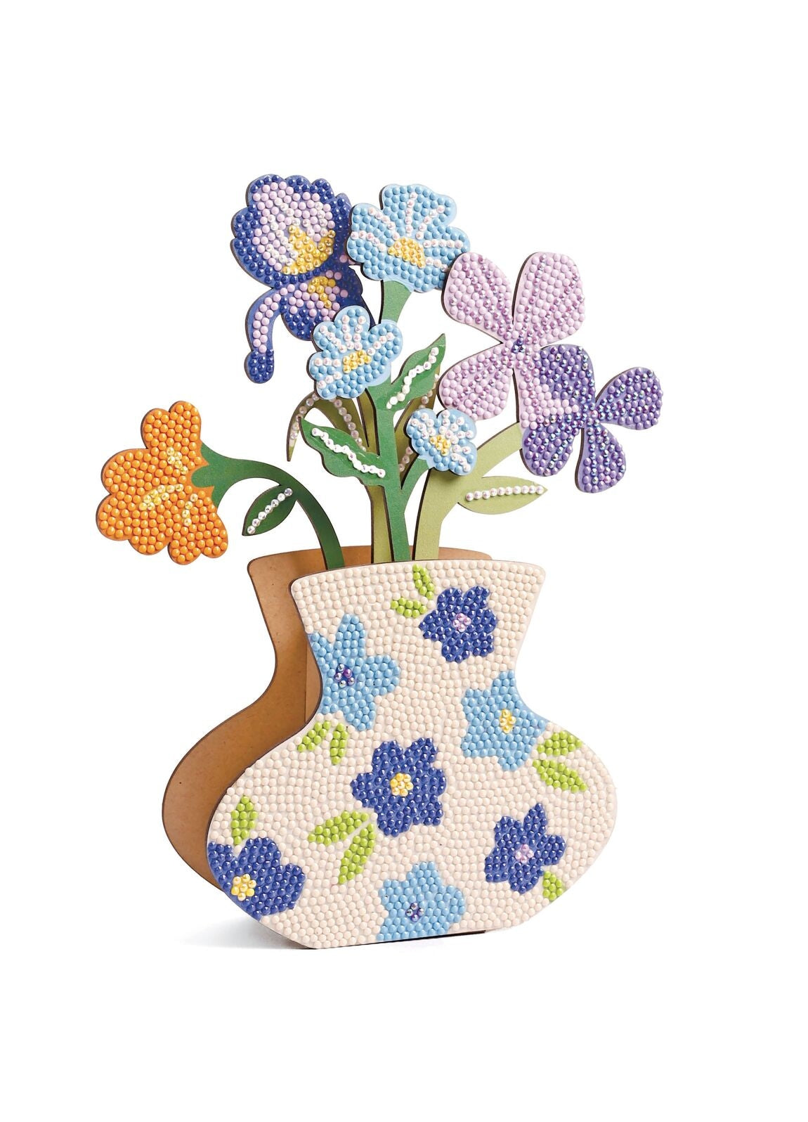 Vase et bouquet de fleurs customisés avec strass. Une décoration DIY kitsch et tendance.