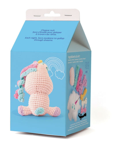 Coffret Mimigurumi Licorne présenté dans un emballage fun et coloré, parfait en idée cadeau DIY.