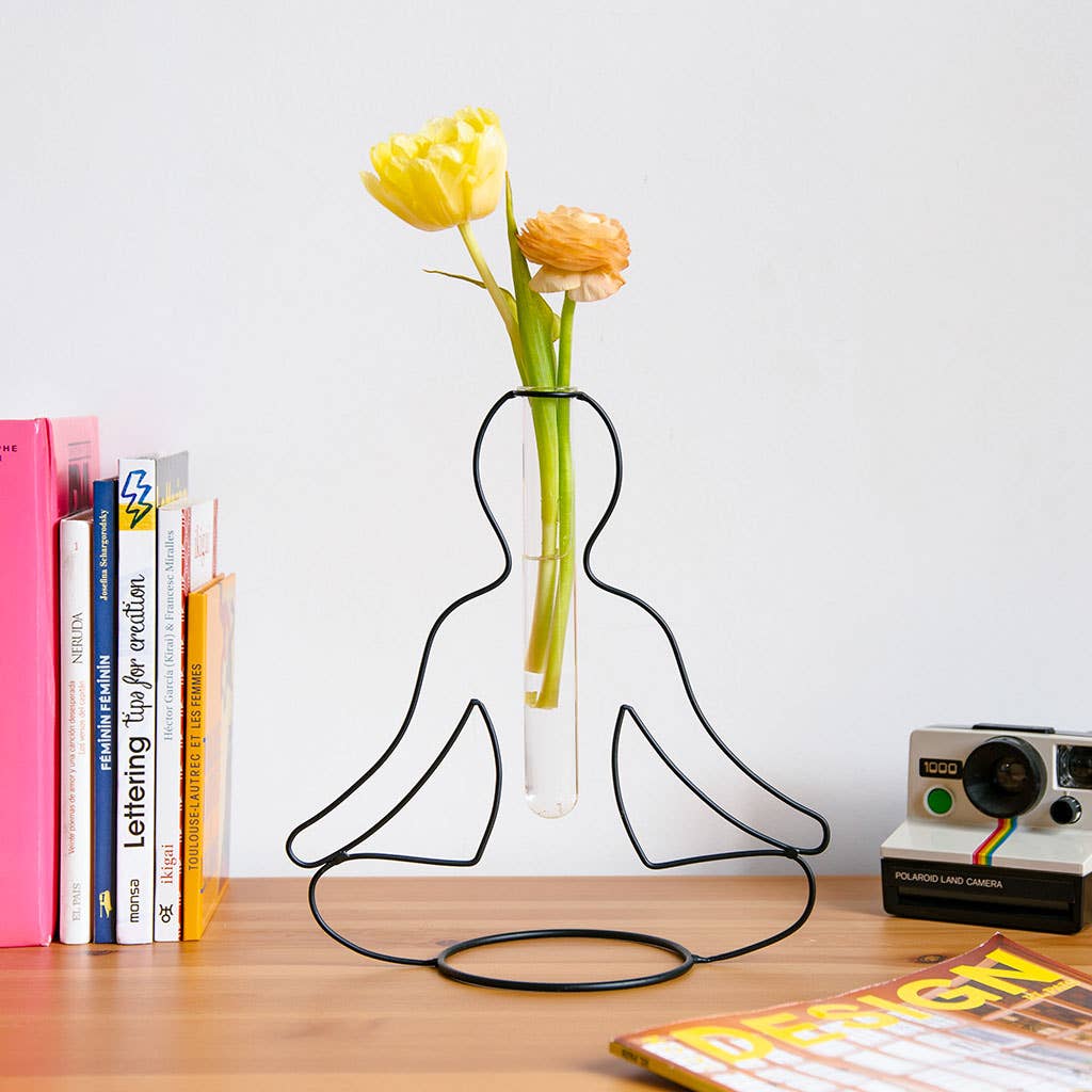 Vase Yoga Silhouette Noir – Balvi | Métal & Verre | Design Zen et Élégant Balvi