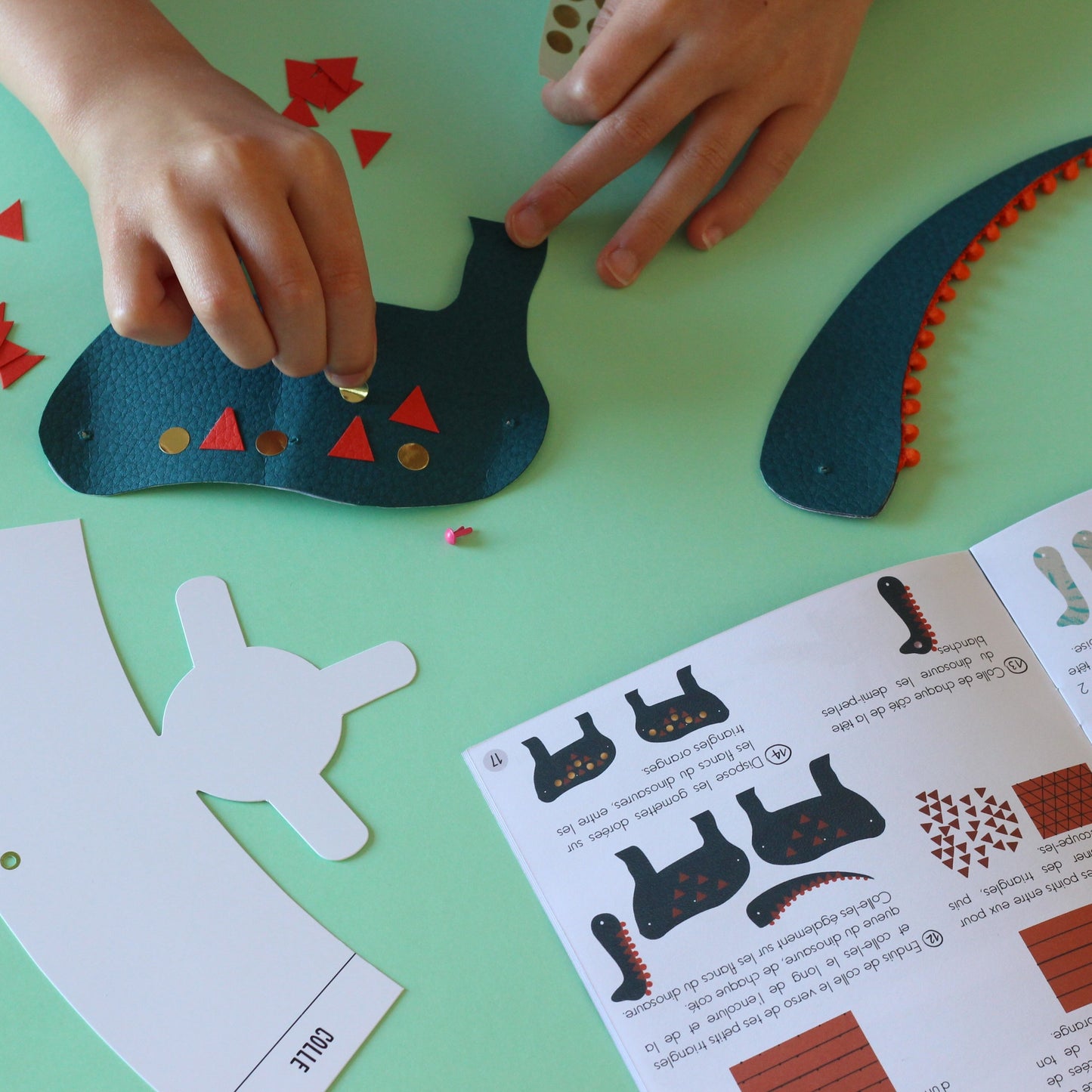 Coffret fabrication Pot à crayon Diplodocus pour enfant +1 livre