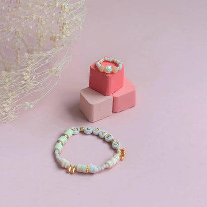 Création de bracelets DIY avec perles et accessoires
