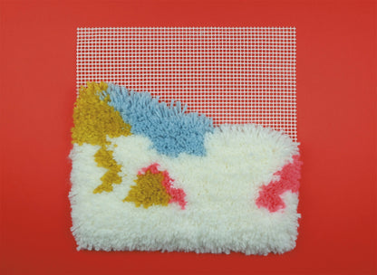 Activité DIY textile avec laine et point noué