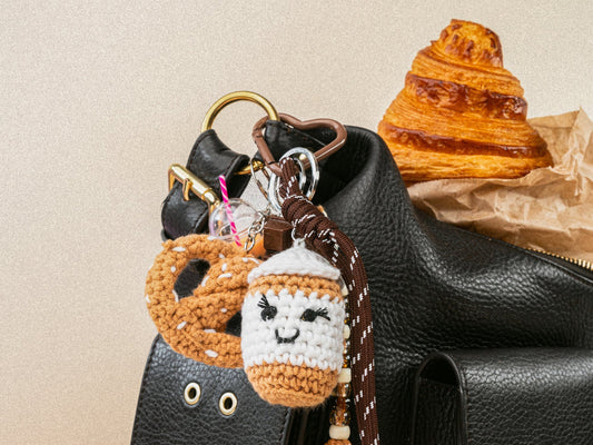 Bag charms crochet café et bretzel gourmands
