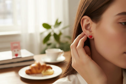 Boucles d’oreilles en porcelaine Cœur – Puces peintes à la main en acier inoxydable | La Petite Épicerie LA PETITE EPICERIE