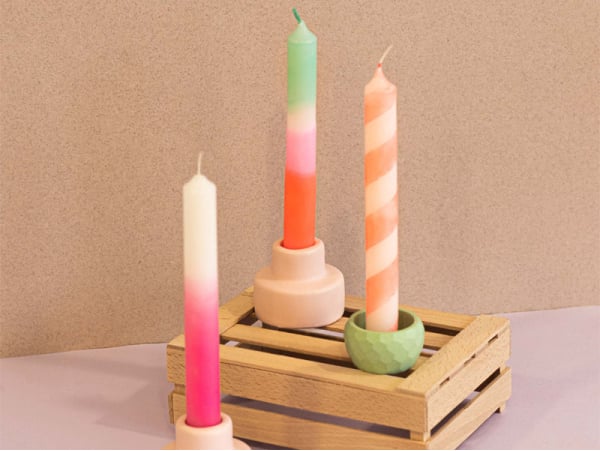 Bougies décoratives dip dye aux couleurs rose rouge et vert