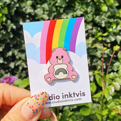 Pin’s Care Bears Arc-en-ciel – Bisounours rose envoyant des arcs-en-ciel studio inktvis