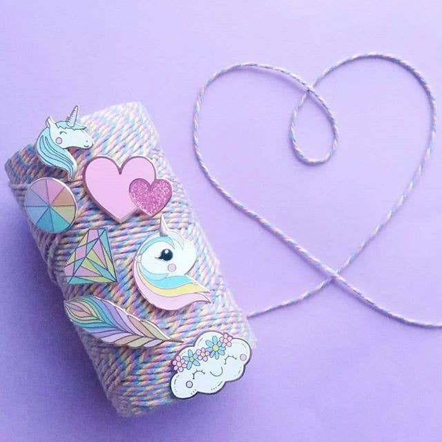 Broche Licorne Pastel Arc-en-ciel – Pin’s Kawaii Émail Doré | Joy Cadeaux Studio Inktvis B.V.