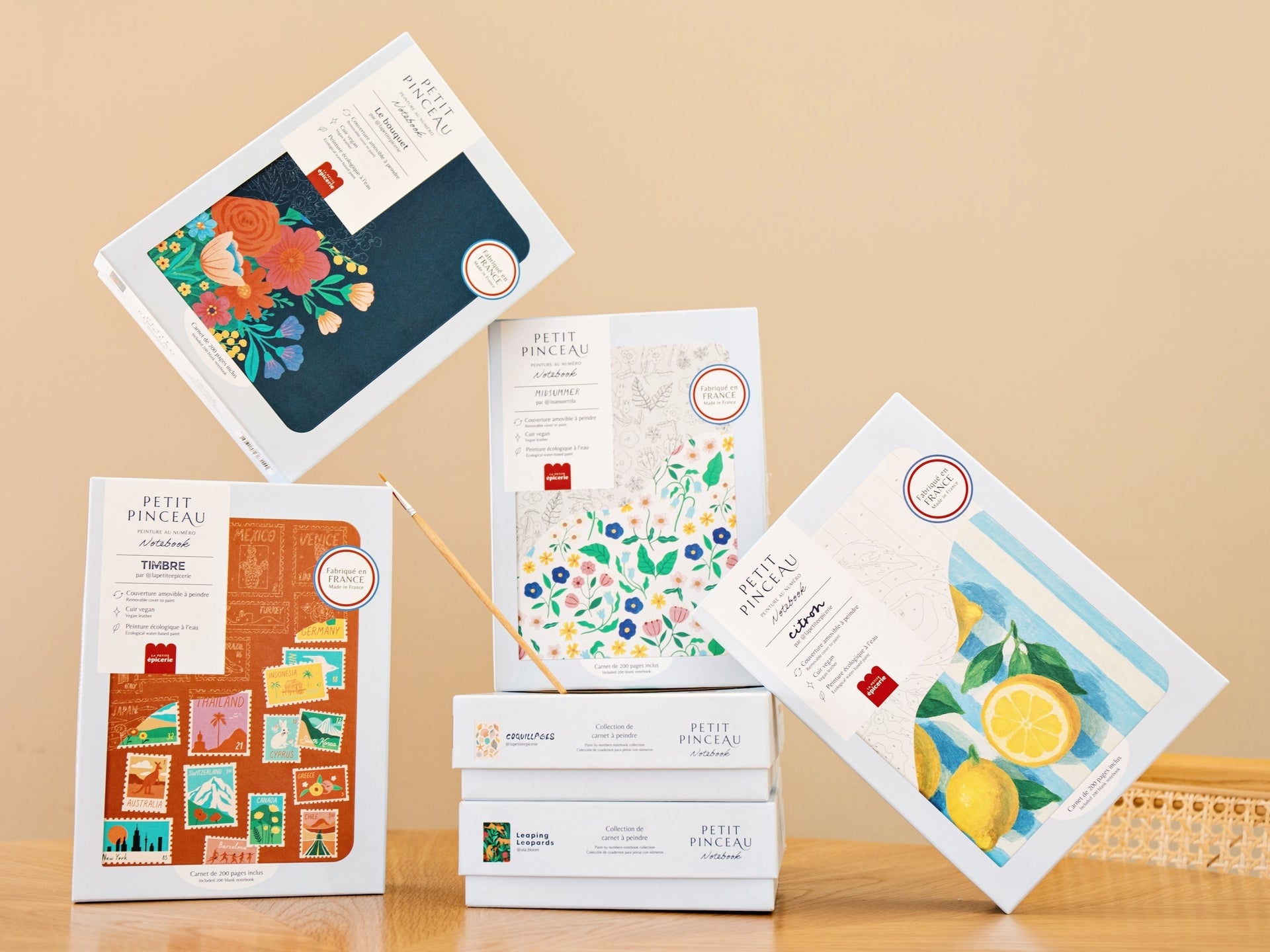Activité peinture au numéro sur carnet artistique