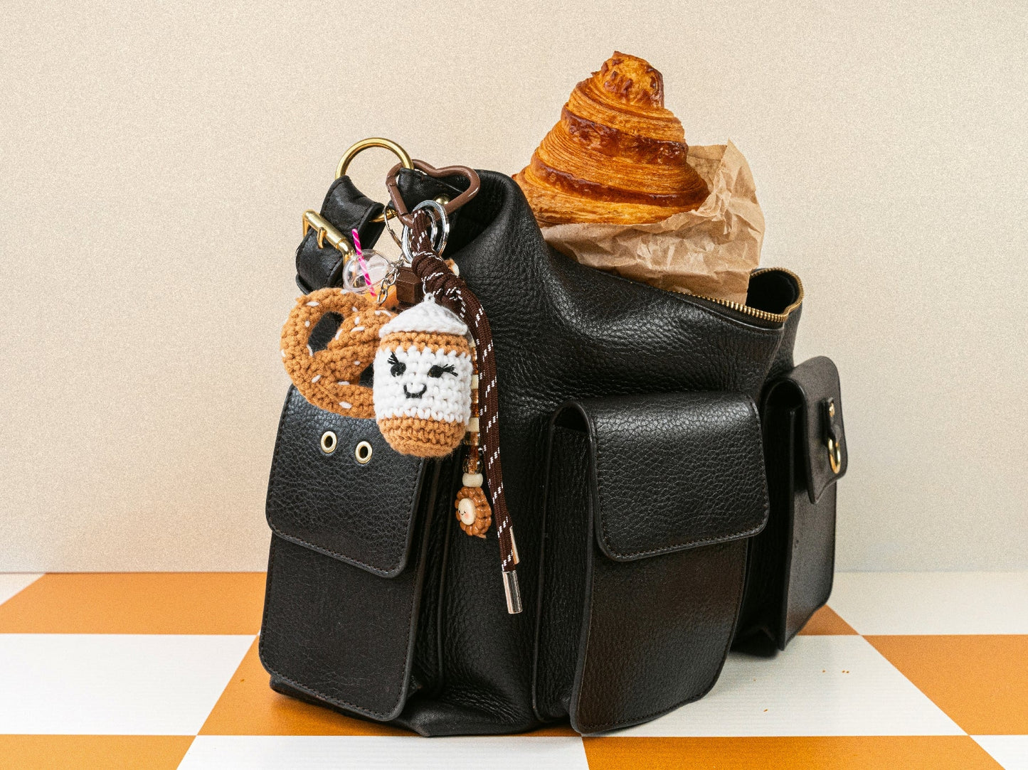 Kit Crochet Débutant Coffee Time – Bag Charms DIY café & bretzel LA PETITE EPICERIE