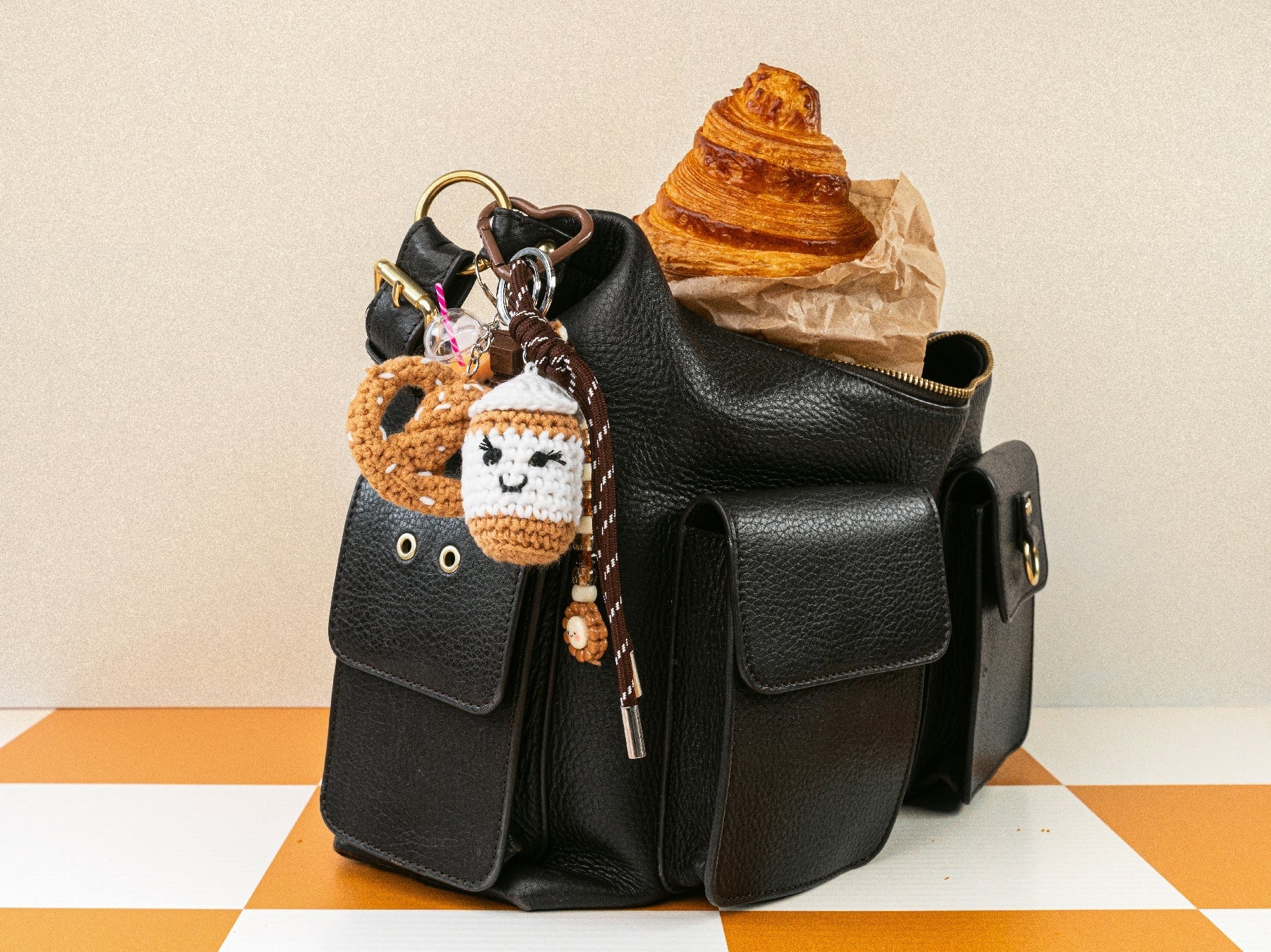 Kit Crochet Débutant Coffee Time – Bag Charms DIY café & bretzel LA PETITE EPICERIE