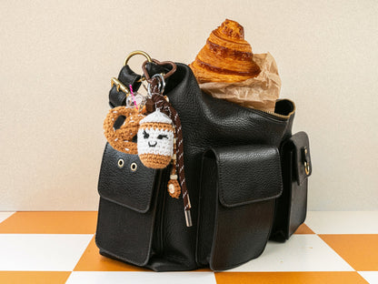 Kit Crochet Débutant Coffee Time – Bag Charms DIY café & bretzel LA PETITE EPICERIE