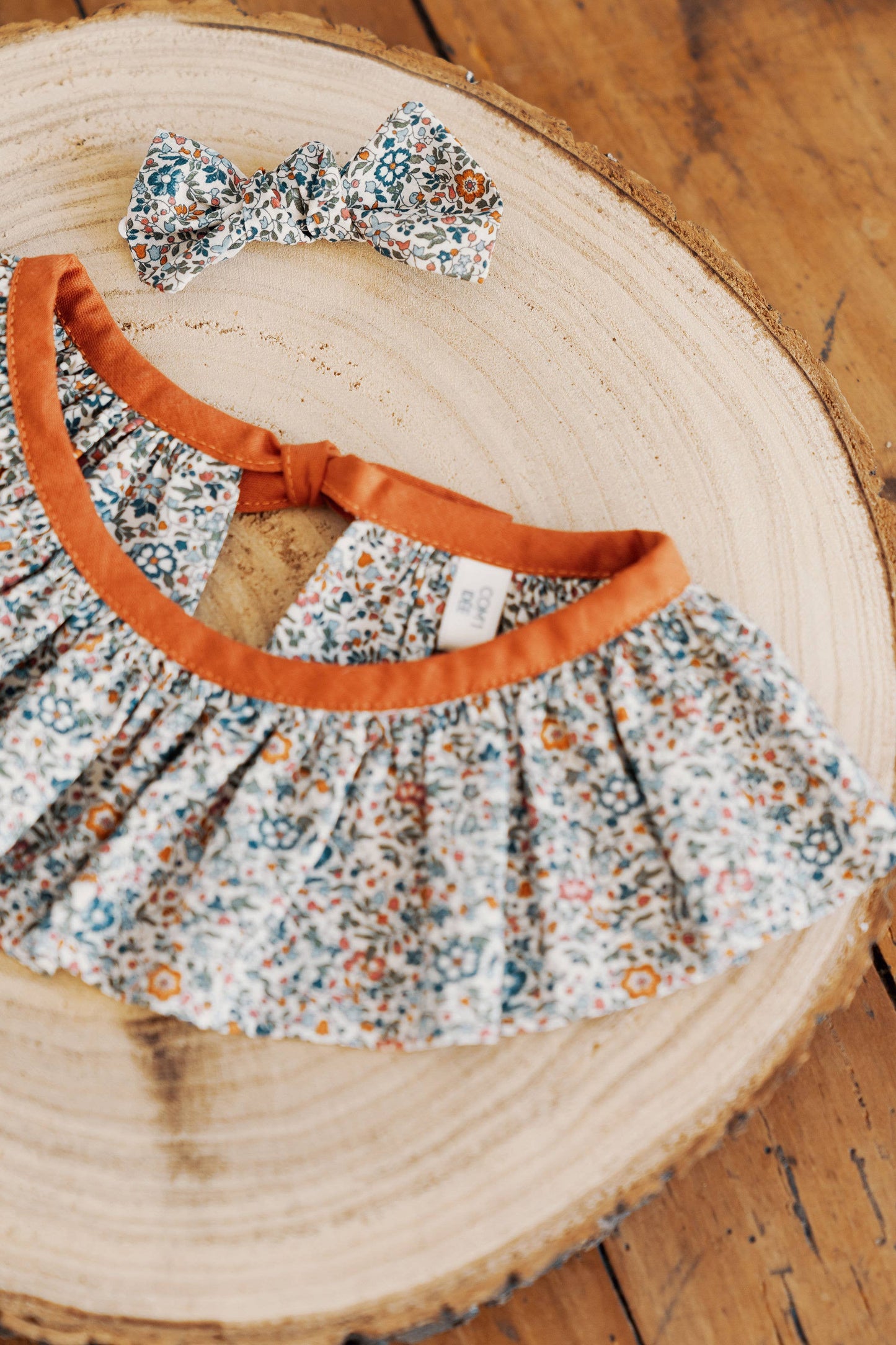 Kit couture col Pierrot enfant Ambre – Col Liberty & barrette assortie Com'1 Idée