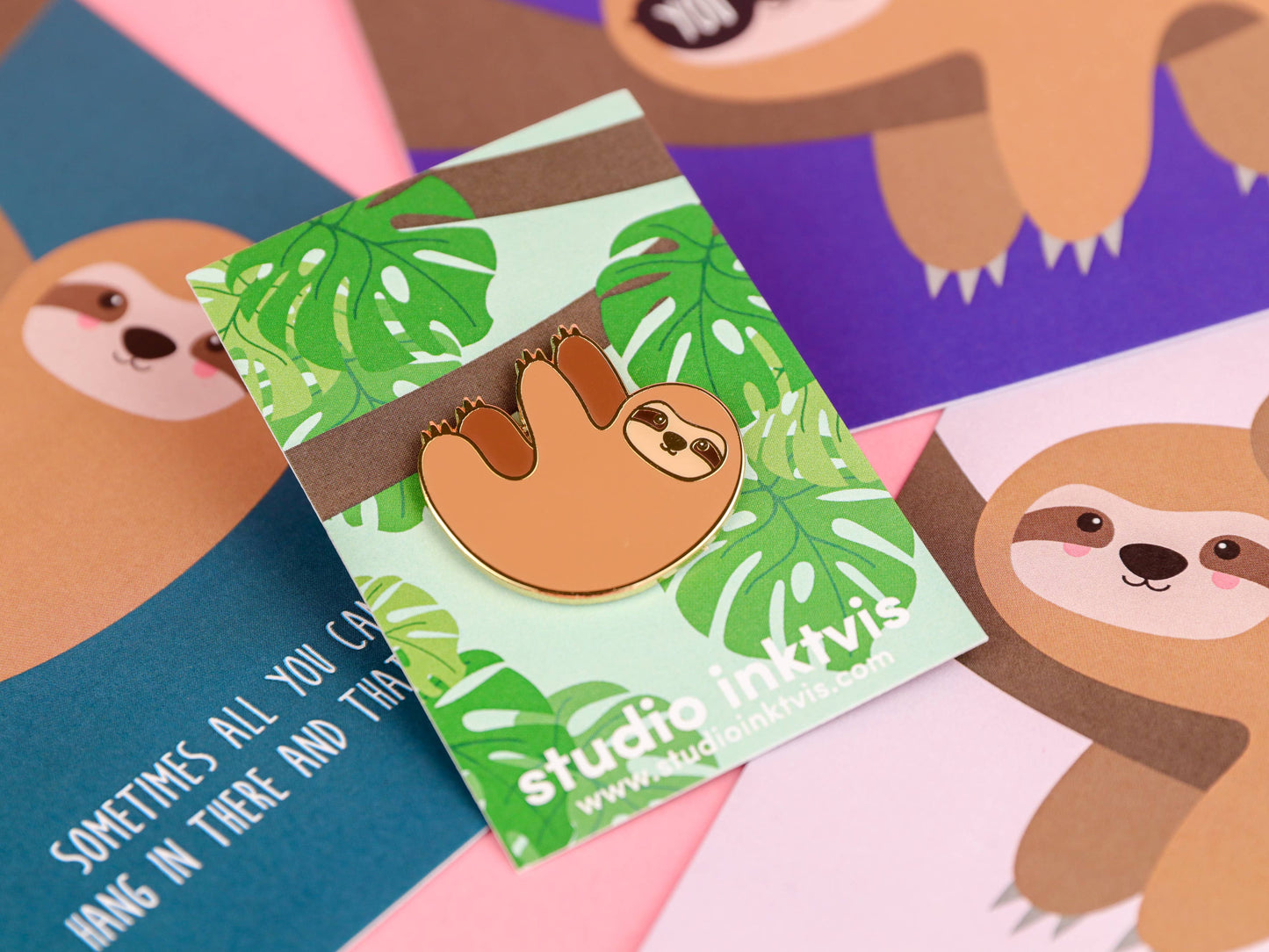 Pin Paresseux Émaillé – Broche Kawaii Relax & Cute Studio Inktvis B.V.