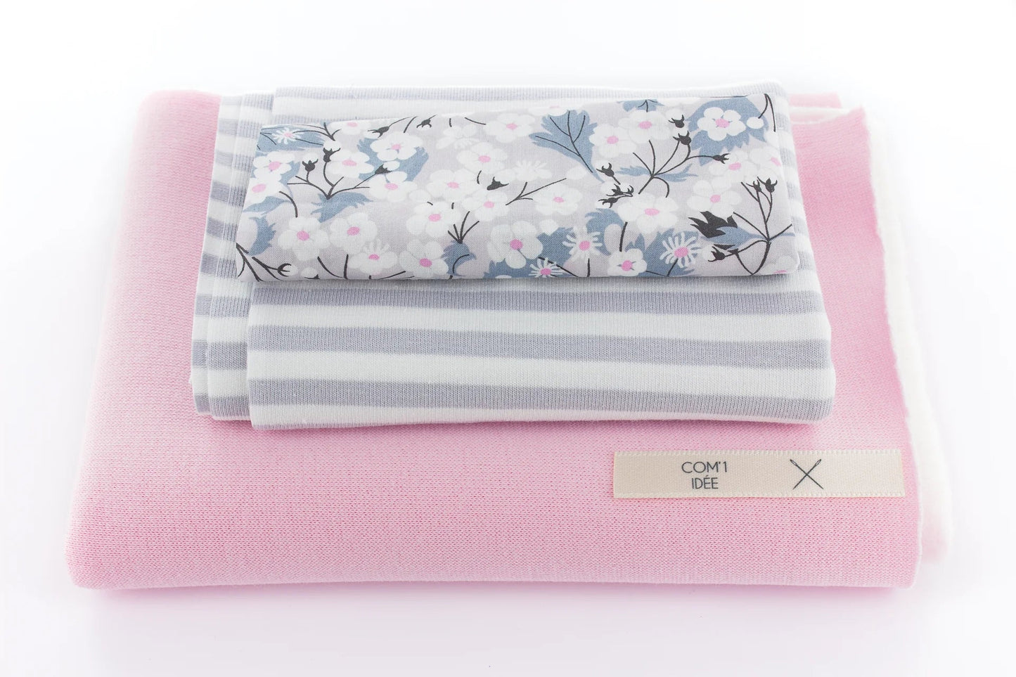 Kit Couture Naissance “Charlotte” – Bonnet & Chaussons Bébé Liberty DIY Com'1 Idée
