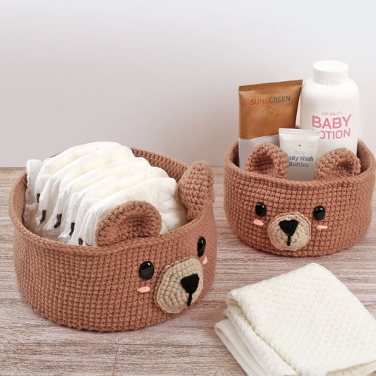 Corbeilles en crochet avec visage d'ours et fond en bois