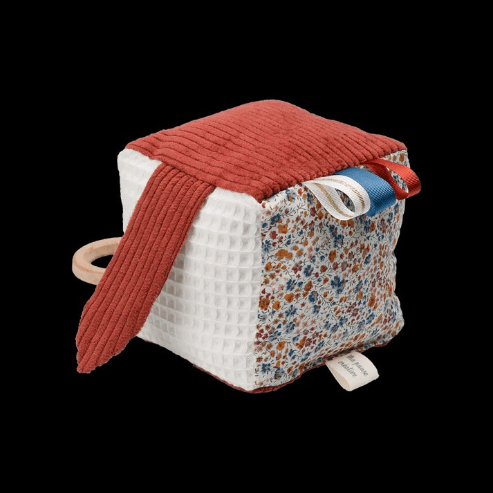 Kit Couture Cube d’Éveil Bébé “Mathéo” – Jouet Sensoriel Liberty Fabrics DIY Com'1 Idée