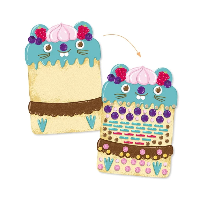 Enfant réalisant une mosaïque de cake coloré