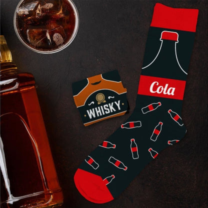 Gros plan chaussettes Whisky Cola collection boissons mythiques
