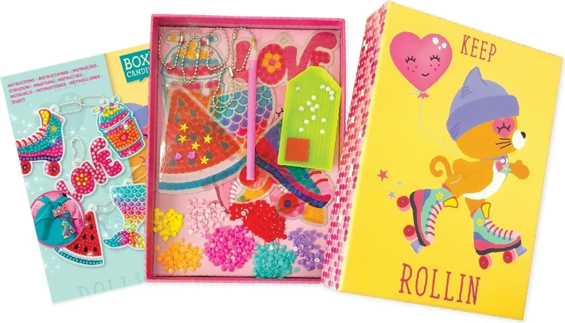 Activité créative enfant avec pose de strass colorés