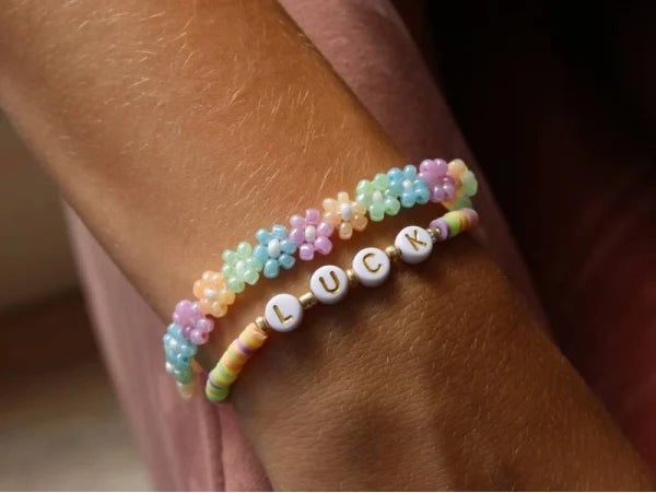 Kit Bijou LUCK pour créer deux bracelets en perles Heishi pastel