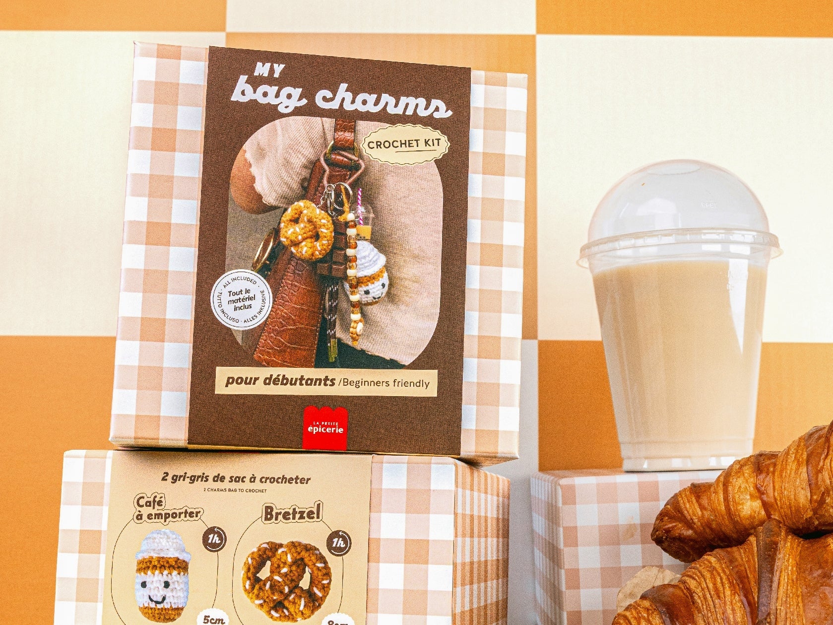 Kit Crochet Débutant Coffee Time – Bag Charms DIY café & bretzel LA PETITE EPICERIE