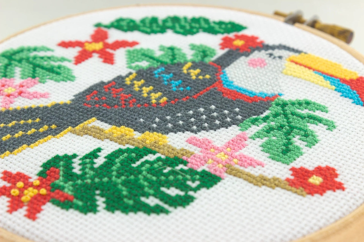 Kit Point de Croix “Bella” – Kit Broderie Débutant avec Tambour Bois Com'1 Idée