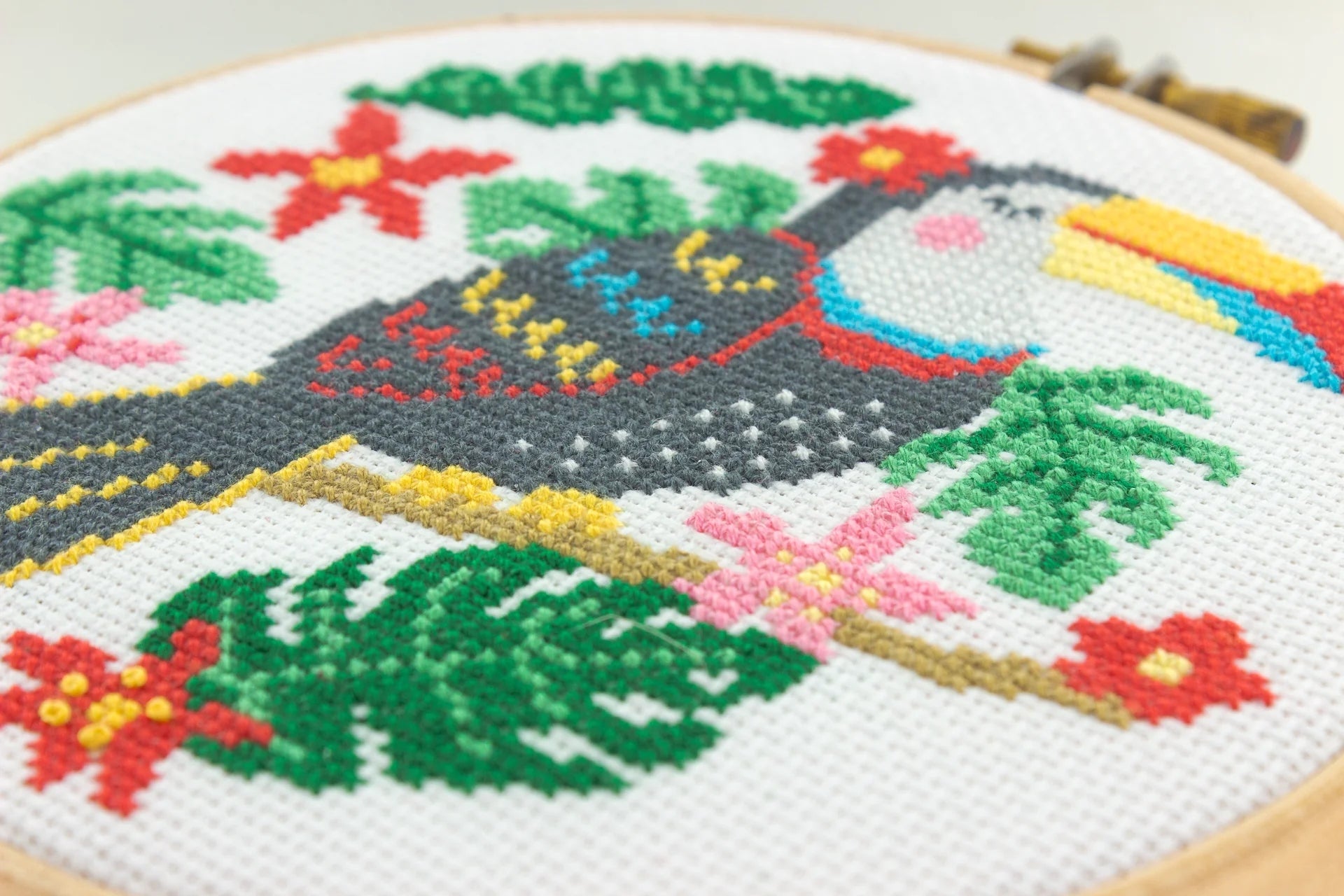 Kit Point de Croix “Bella” – Kit Broderie Débutant avec Tambour Bois Com'1 Idée