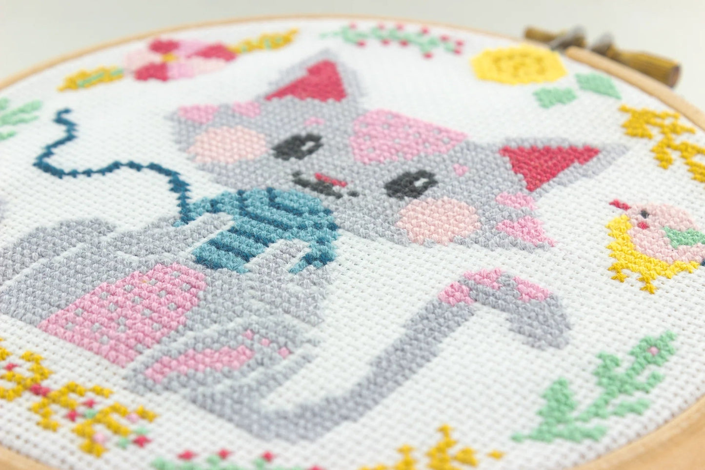 Kit Point de Croix “Kitty” – Kit Broderie Débutant avec Tambour Bois Com'1 Idée