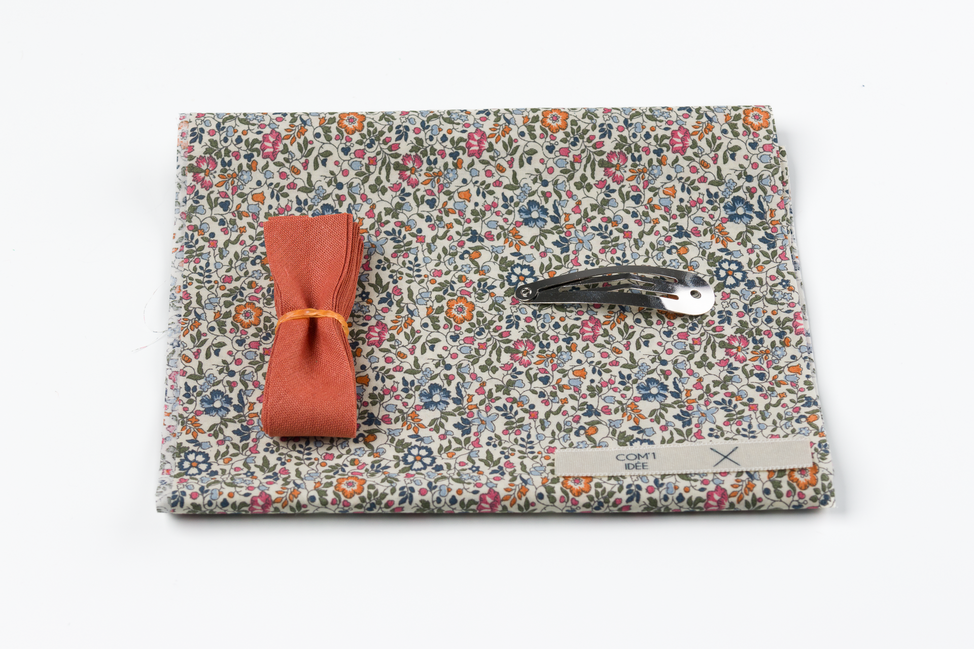 Kit couture col Pierrot enfant Ambre – Col Liberty & barrette assortie Com'1 Idée