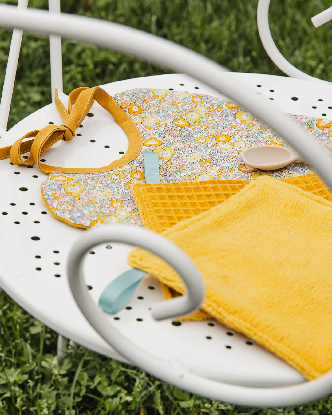 Kit couture bavoir bébé &amp; lingettes – Liberty Fabric Com'1 Idée