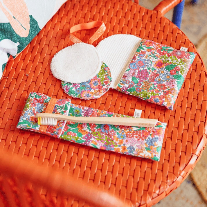 Kit Couture Set Voyage “Daisy” – Étui Brosse à Dents & Lingettes Lavables Liberty DIY Com'1 Idée