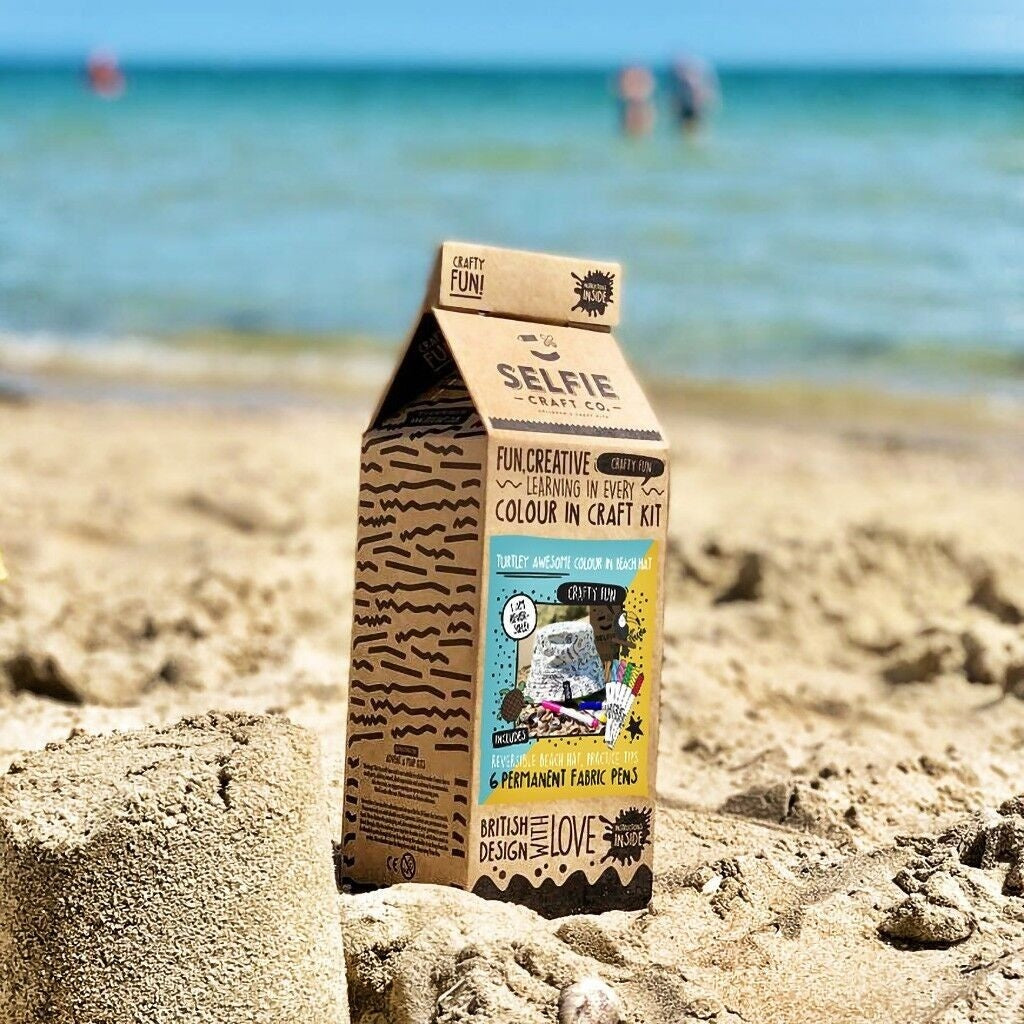 Chapeau de plage réversible Turtley à colorier – Tortues & Tigres – Kit créatif enfant Selfie Craft Co