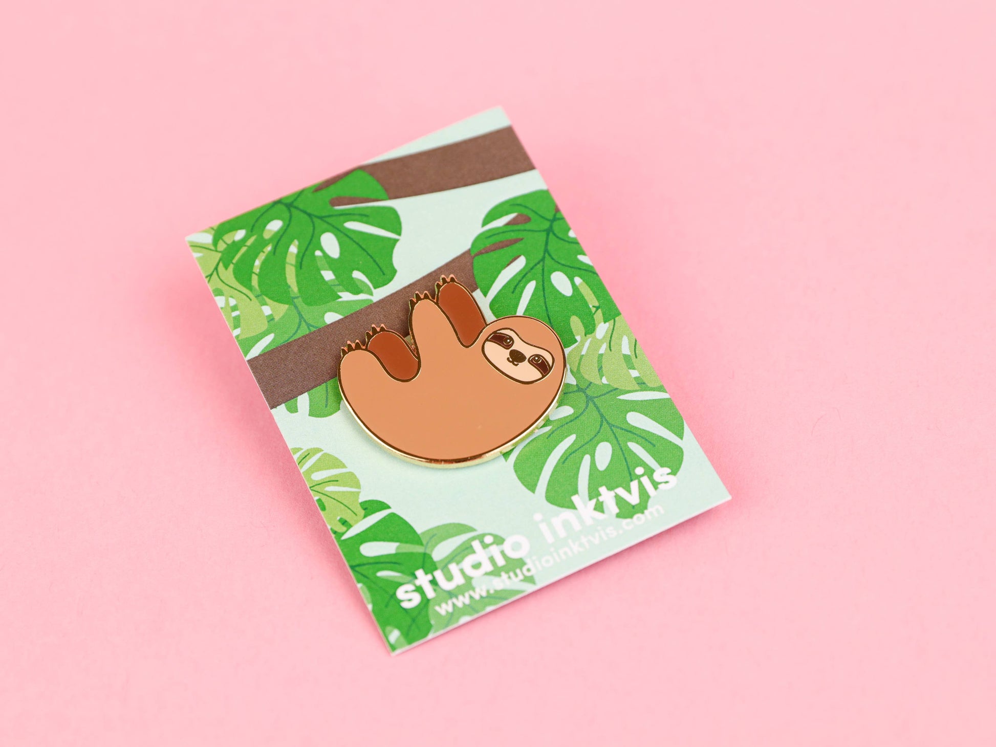 Pin Paresseux Émaillé – Broche Kawaii Relax & Cute Studio Inktvis B.V.