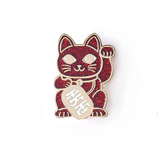 Pin’s Maneki Neko doré – Chat porte-bonheur japonais émaillé studio inktvis