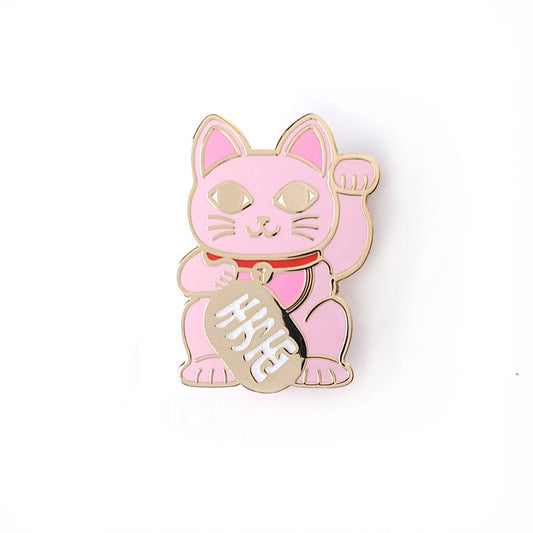 Pin’s Maneki Neko rose – Chat porte-bonheur japonais émaillé studio inktvis