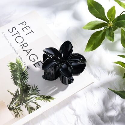 Pince à cheveux fleur noire ⌀8 cm – Grande pince crabe élégante et chic JOY!