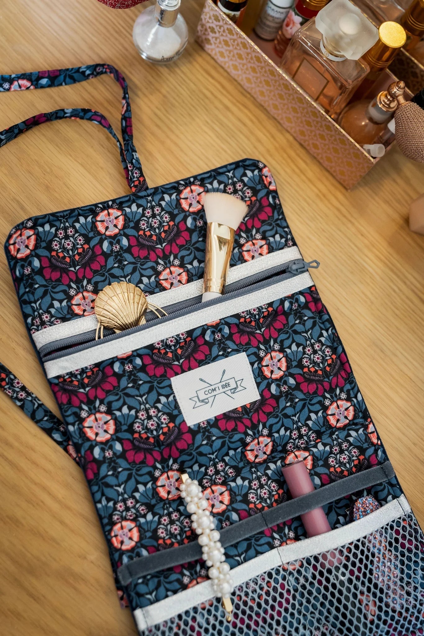 Kit Couture Pochette Beauté “Margot” – Liberty & Velours DIY pour Bijoux et Voyage Com'1 Idée