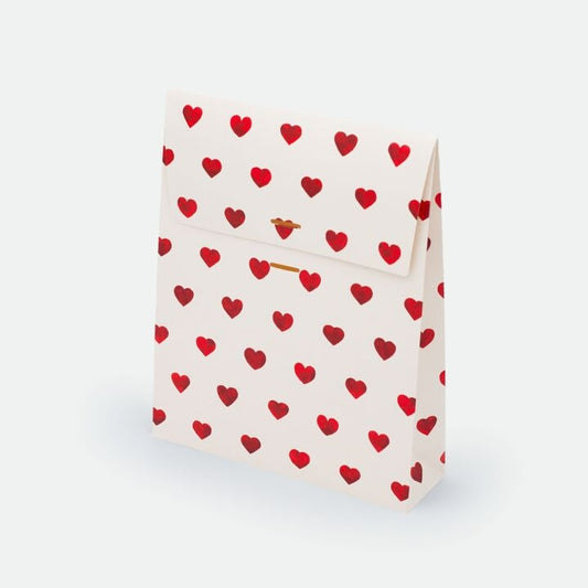 Pochette cadeau Red Hearts utilisée pour emballer des cadeaux d’anniversaire ou Saint-Valentin