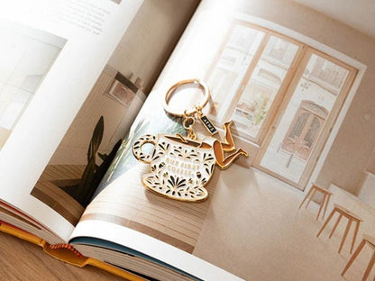 Porte-clés But First Coffee en émail doré – idée cadeau coffee lover All the ways to say