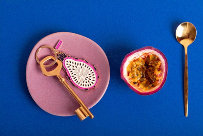 Porte-clés Dragon Fruit en émail doré – accessoire tropical fun All the ways to say