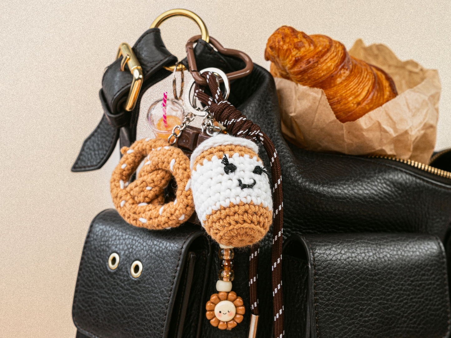 Kit Crochet Débutant Coffee Time – Bag Charms DIY café & bretzel LA PETITE EPICERIE