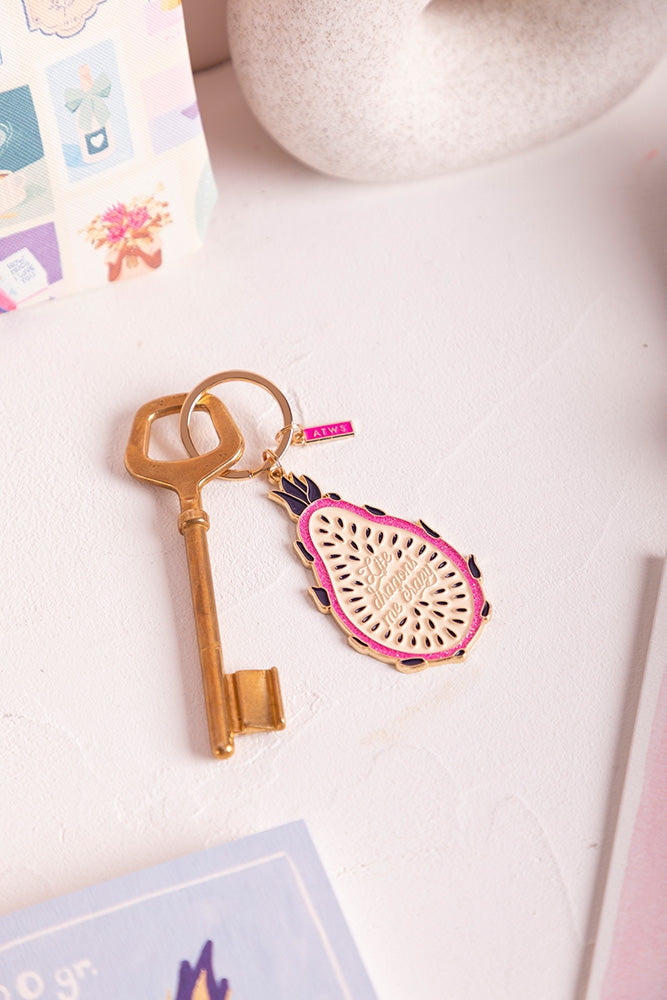 Porte-clés Dragon Fruit en émail doré – accessoire tropical fun All the ways to say